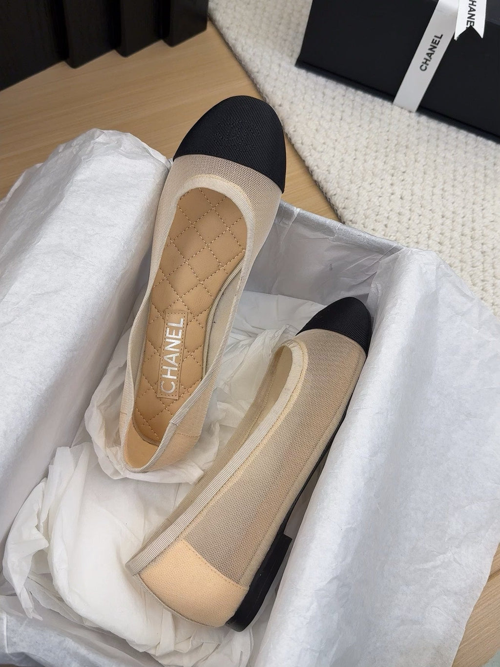 CHANEL BALLET FLAT IN BLACK FABRIC AND BEIGE MESH